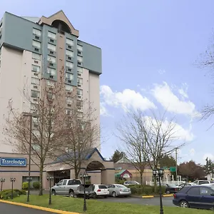 Отель Travelodge By Wyndham Vancouver Airport, Ричмонд