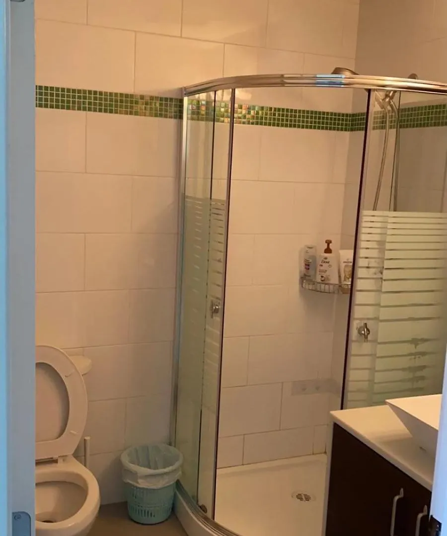 Spacious And Bright Bedroom With Private Bathroom Richmond